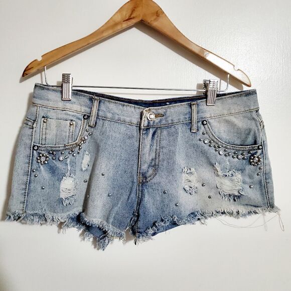 New Style Jeans Studded Embellished Jean Shorts Size Large - Picture 1 of 9